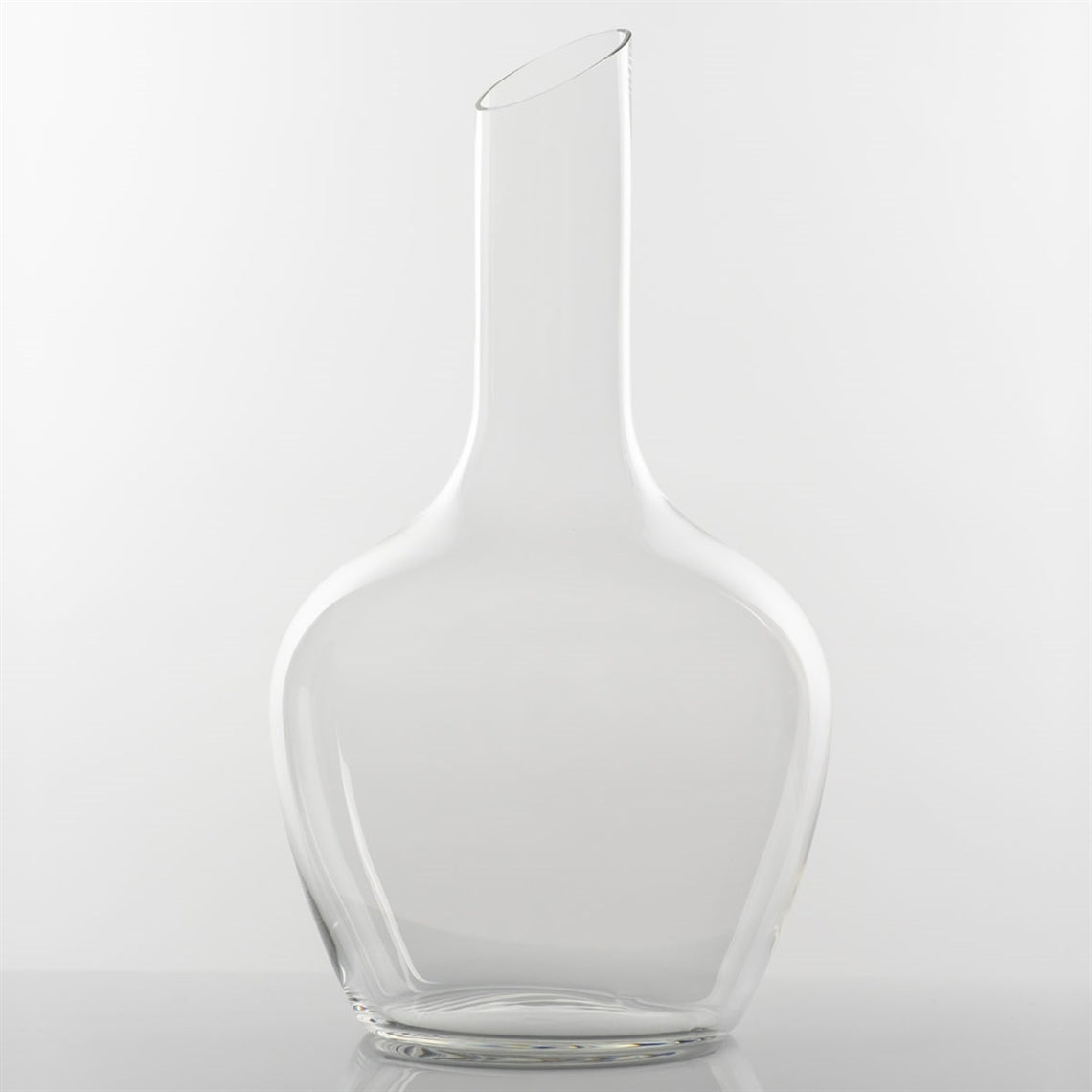 http://sydoniosus.com/cdn/shop/products/0026777_sydonios-reverse-collection-lesthete-crystal-wine-decanter-15l.jpg?v=1660870680